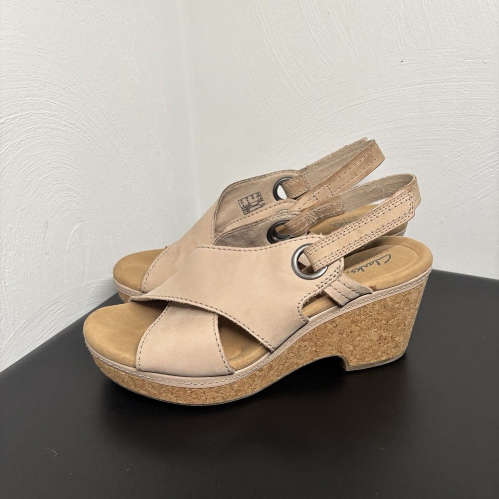 Clarks Giselle Loop Women's‎ Sandal Wedge Heel in Sand Women's Size 9 Casual